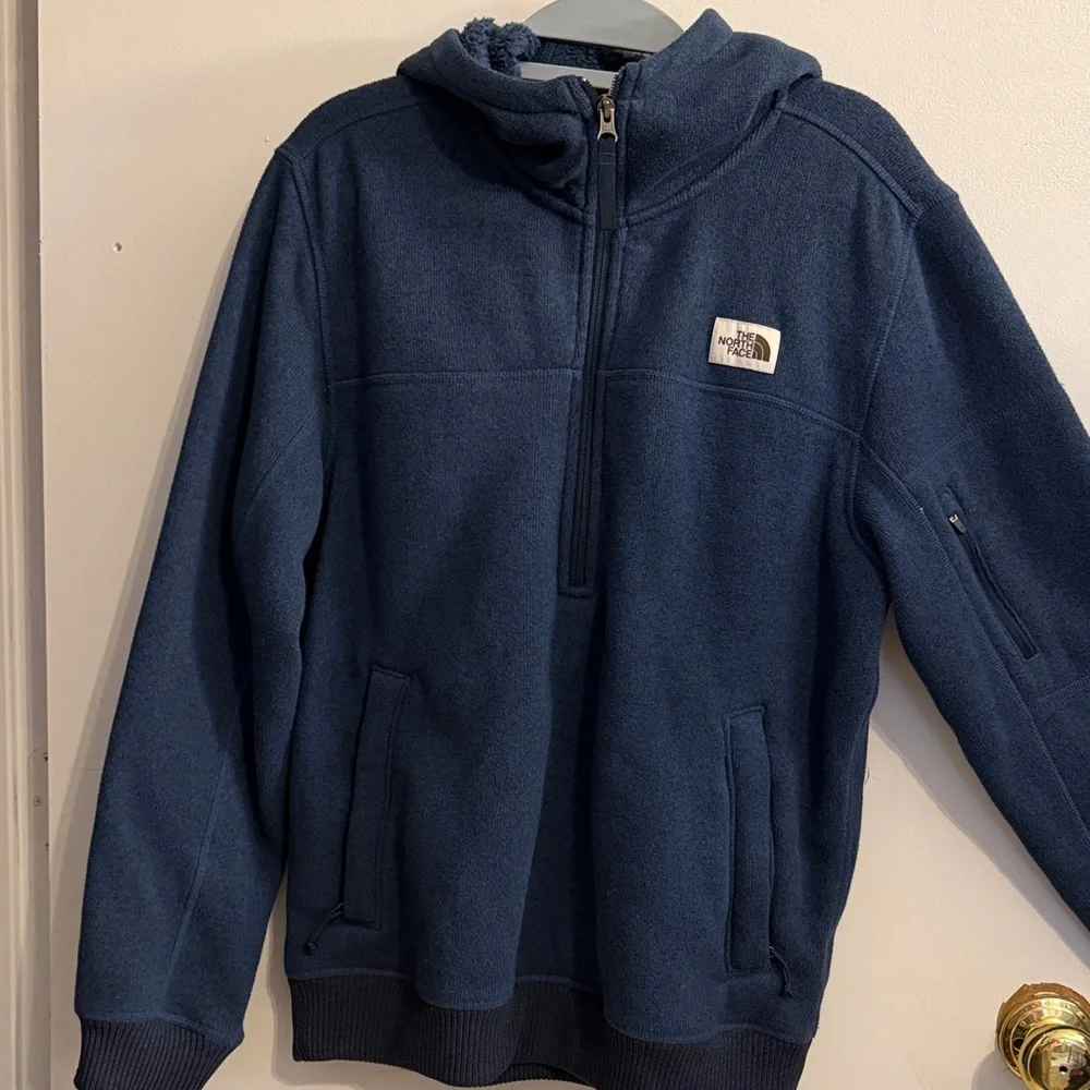 Men’s  mEDIUM The North Face Navy Fleece 1/2 zip Jacket with hood